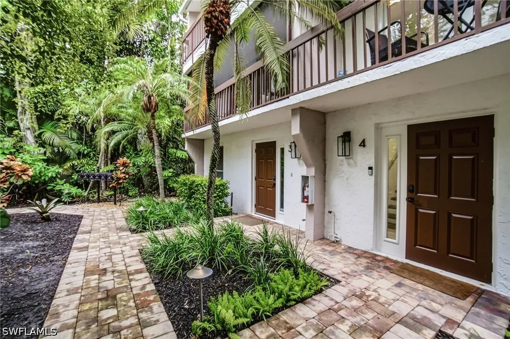 995 9th Avenue S Naples FL 34102