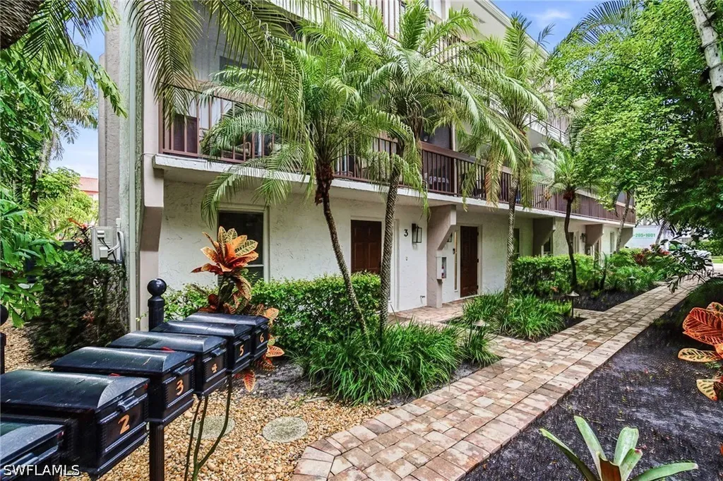 995 9th Avenue S Naples FL 34102