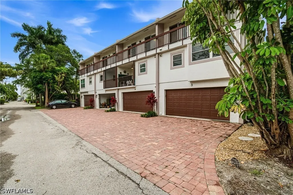 995 9th Avenue S Naples FL 34102