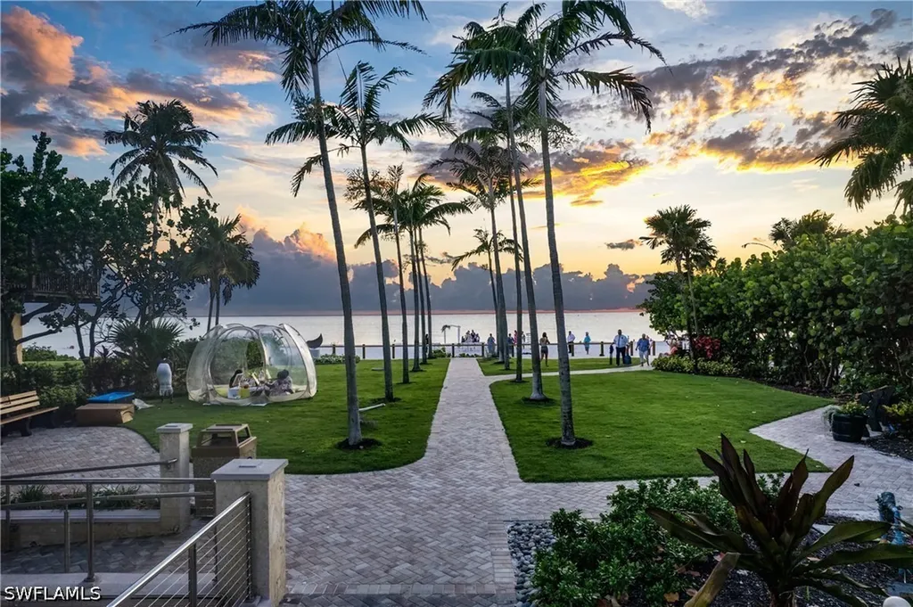 995 9th Avenue S Naples FL 34102