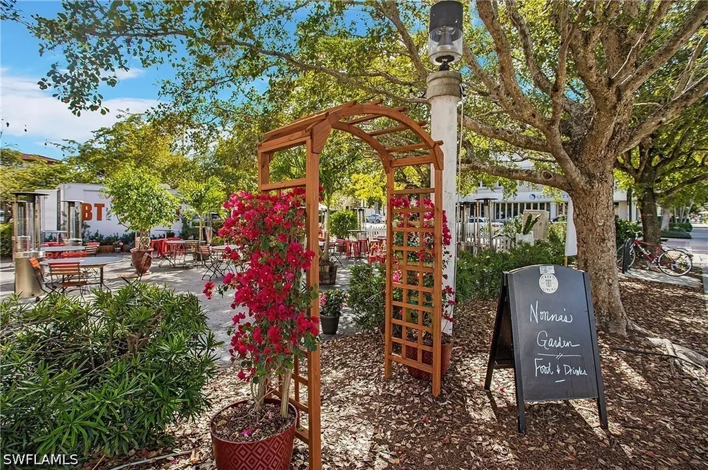 995 9th Avenue S Naples FL 34102