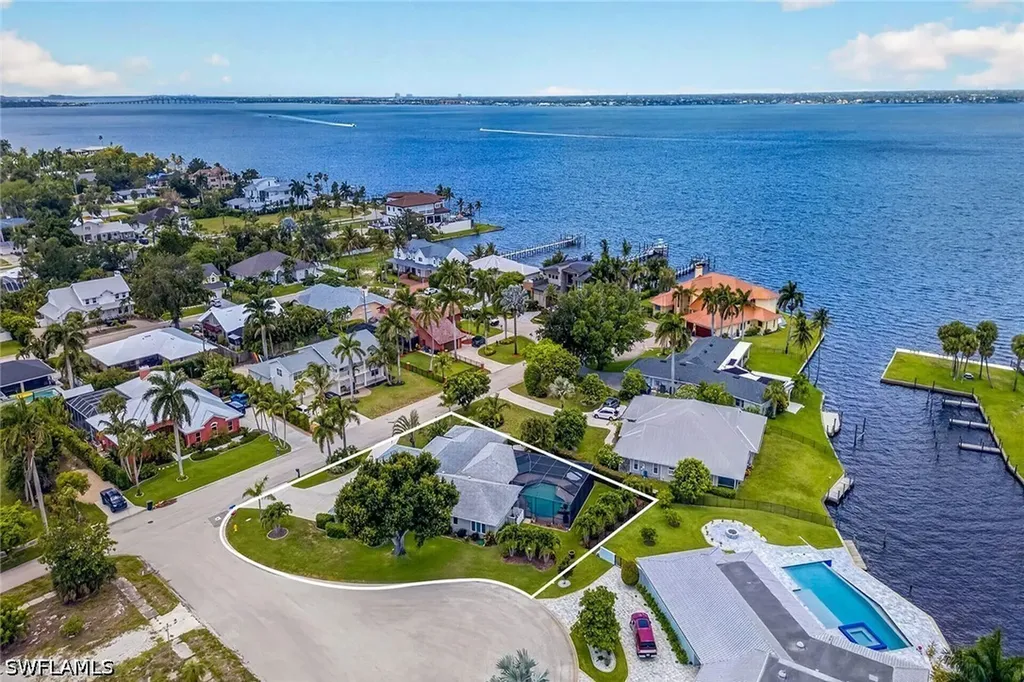 8390 Riviera Avenue Fort Myers FL 33919