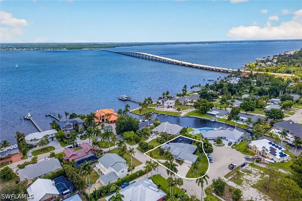 8390 Riviera Avenue Fort Myers FL 33919