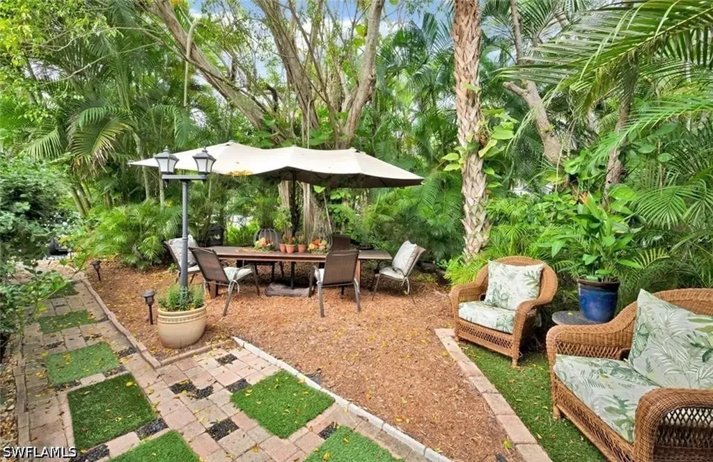 1245 Solana Road Naples FL 34103