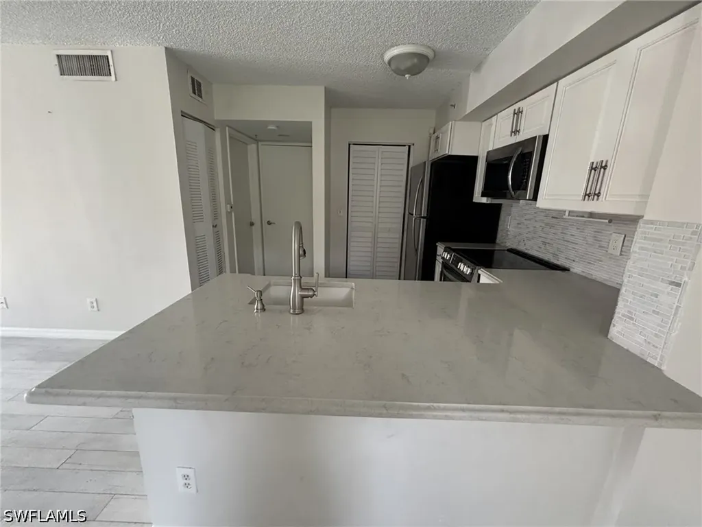 1260 Wildwood Lakes Boulevard Naples FL 34104