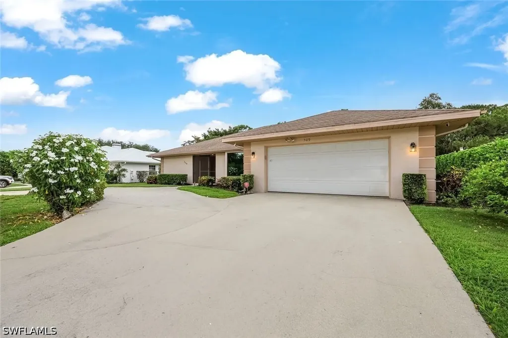 509 Cypress Way E Naples FL 34110