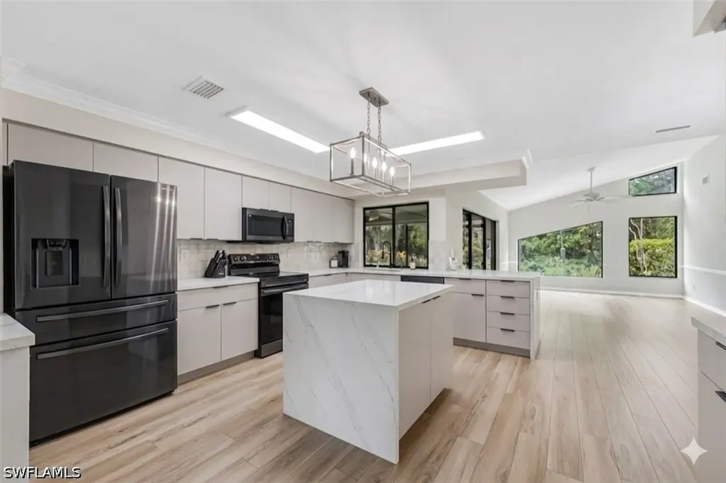 509 Cypress Way E Naples FL 34110