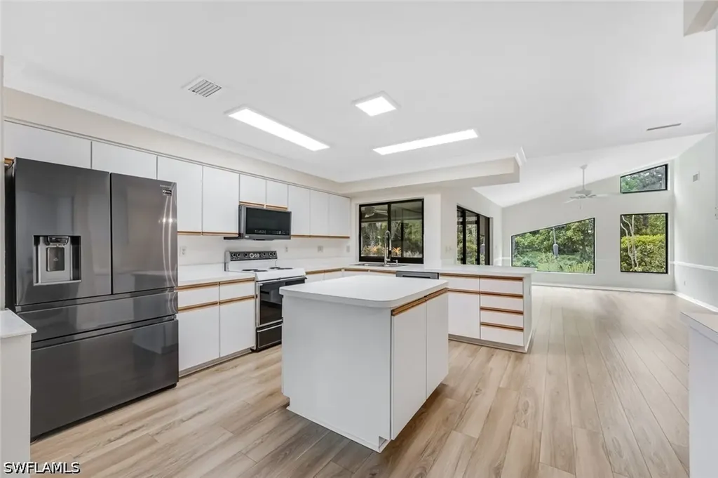 509 Cypress Way E Naples FL 34110