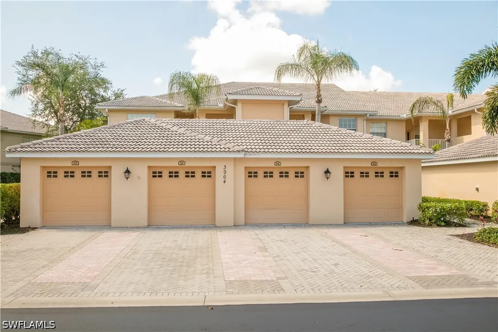 3964 Bishopwood Court E Naples FL 34114