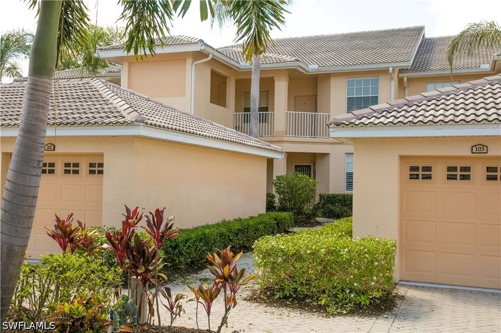 3964 Bishopwood Court E Naples FL 34114