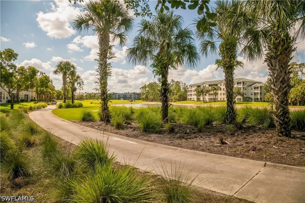 3964 Bishopwood Court E Naples FL 34114