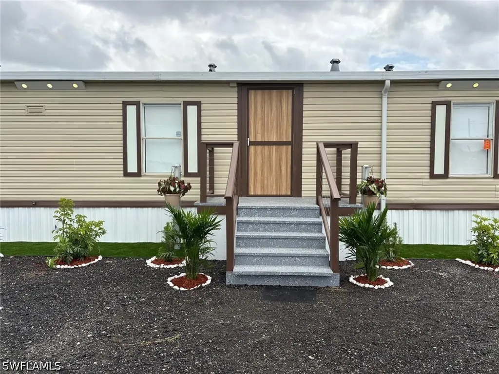 555 N Palomino Street Montura Ranches FL 33440