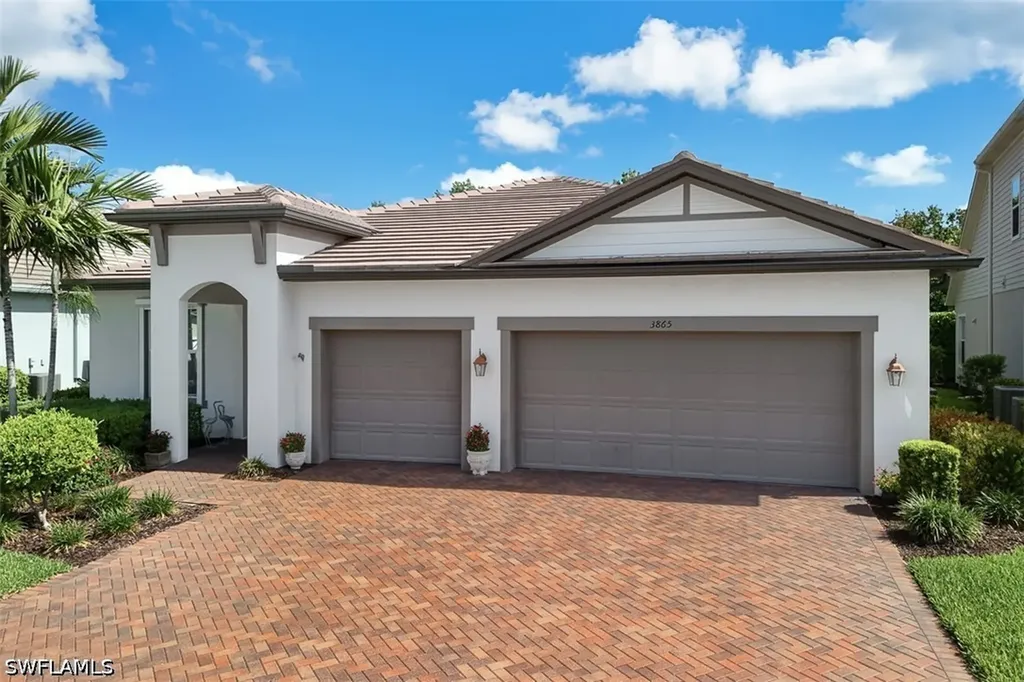 3865 Helmsman Drive Naples FL 34120