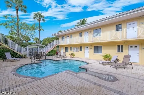 480 5TH Street S Naples FL 34102