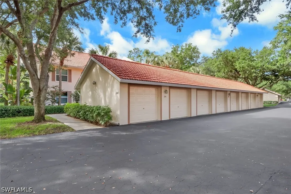 241 Robin Hood Circle Naples FL 34104