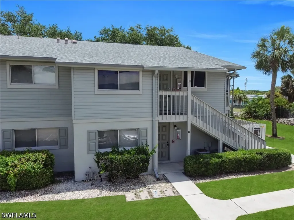 5745 Foxlake Drive North Fort Myers FL 33917