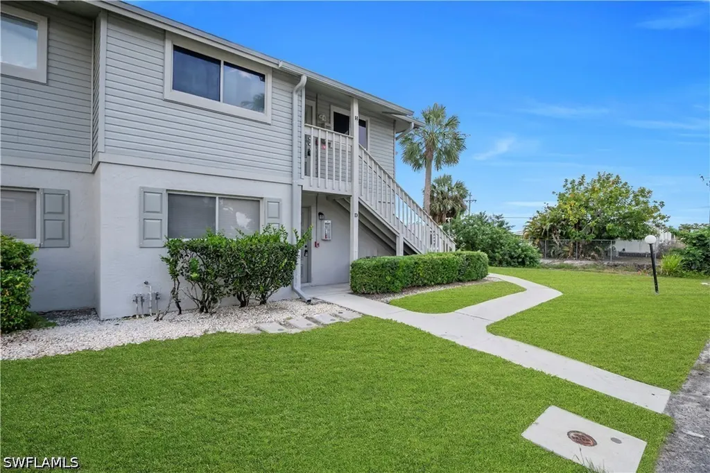 5745 Foxlake Drive North Fort Myers FL 33917