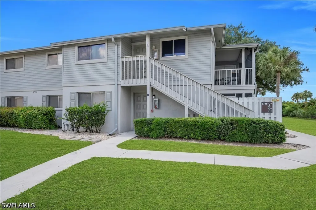5745 Foxlake Drive North Fort Myers FL 33917