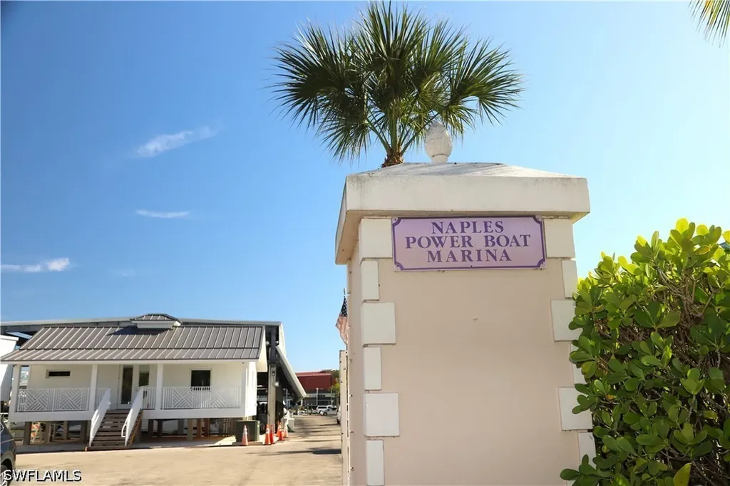 705 11th Street S Naples FL 34102