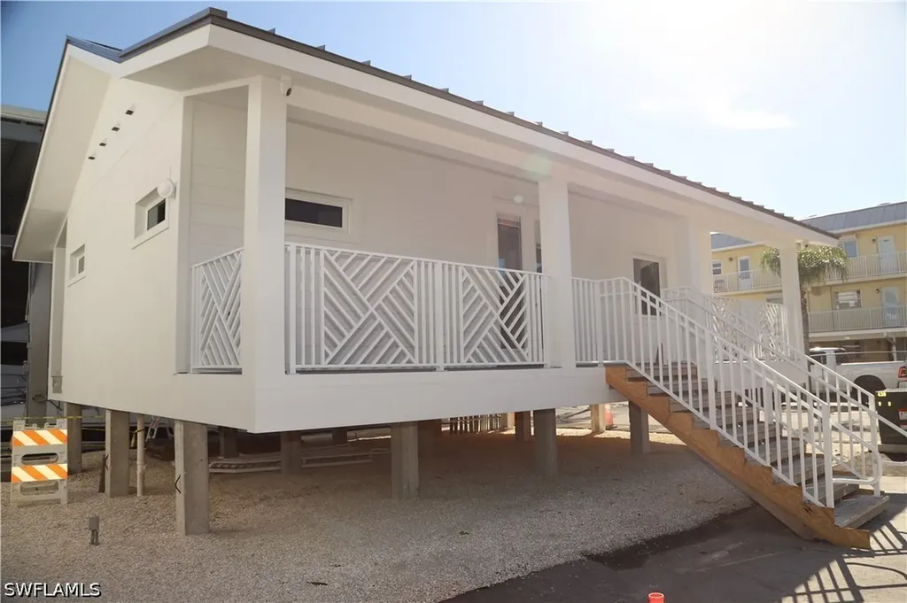 705 11th Street S Naples FL 34102