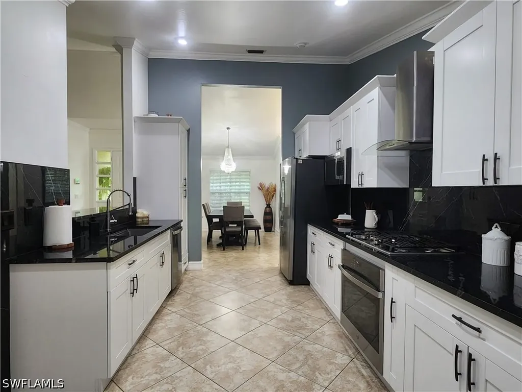 111 2nd Street SE Naples FL 34117
