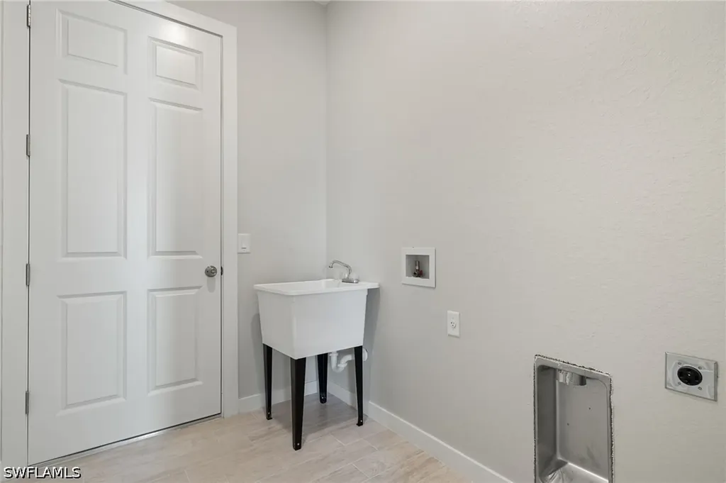4713 6th Street W Lehigh Acres FL 33971