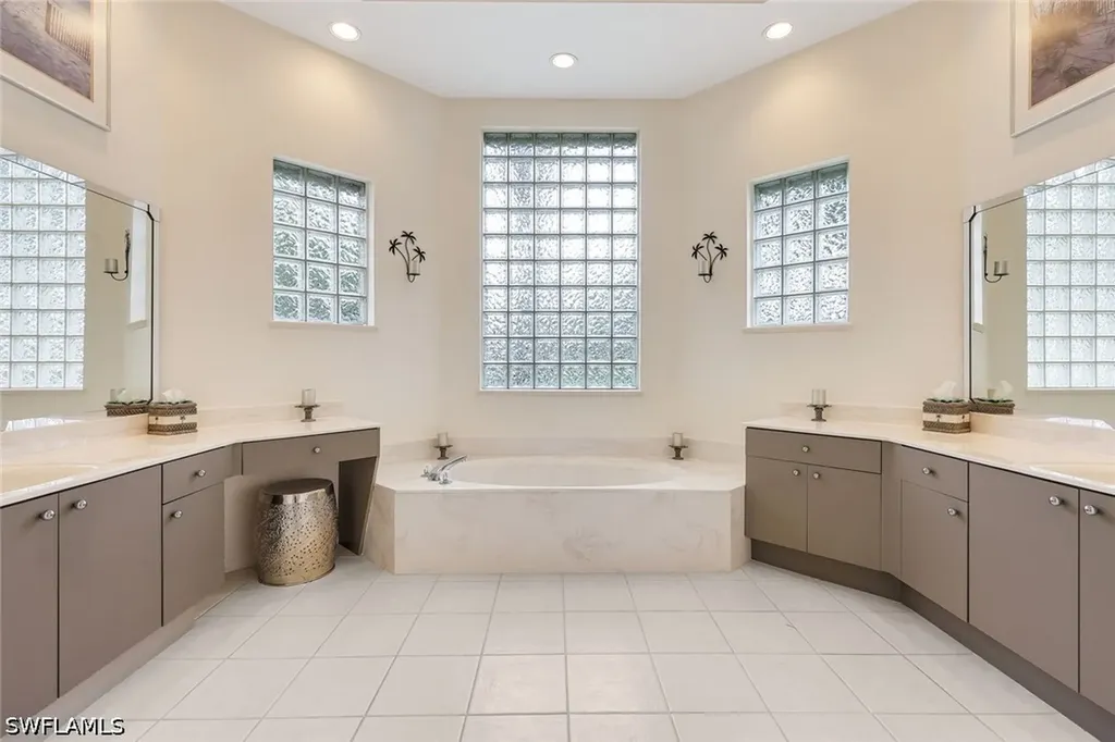 3201 Brookeview Court Naples FL 34120