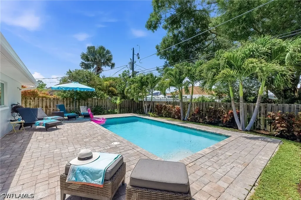 737 91st Avenue N Naples FL 34108