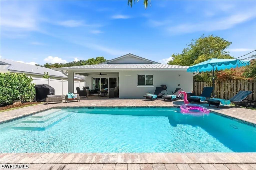 737 91st Avenue N Naples FL 34108