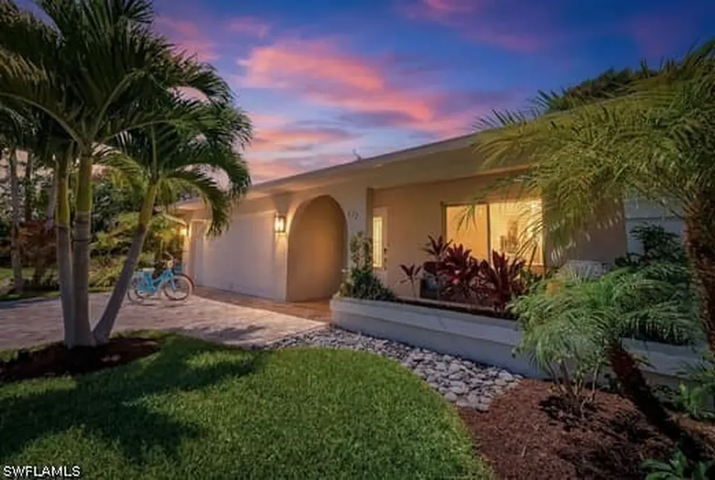 737 91st Avenue N Naples FL 34108