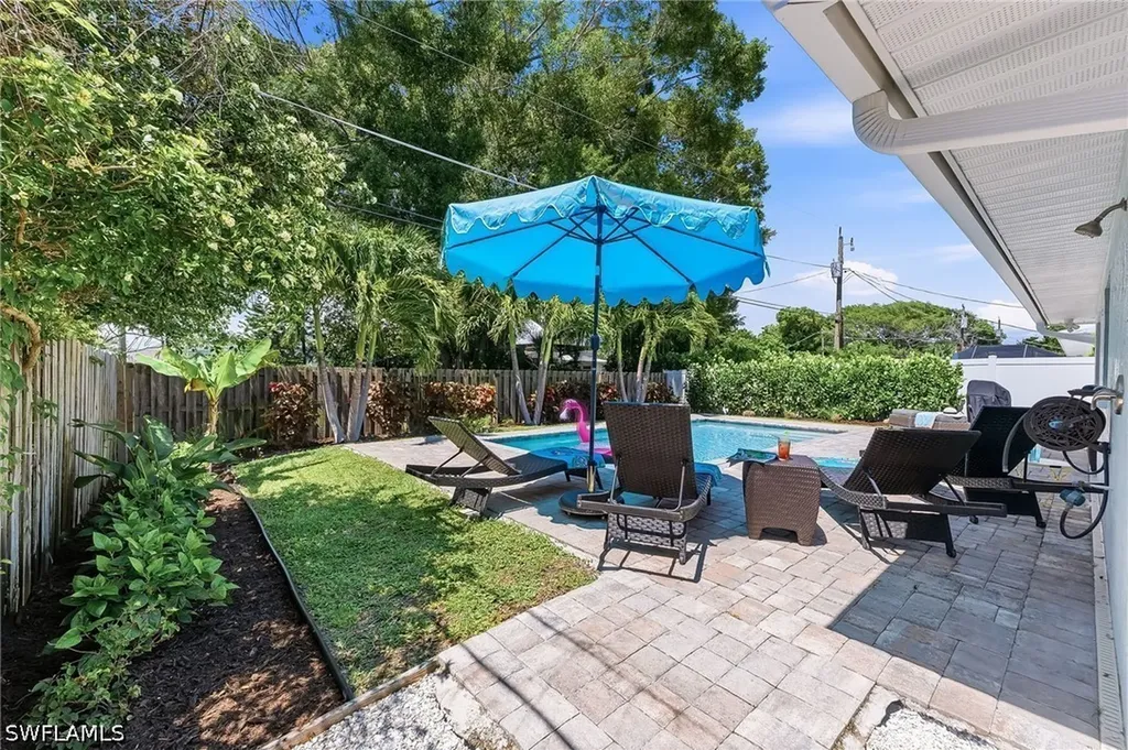 737 91st Avenue N Naples FL 34108