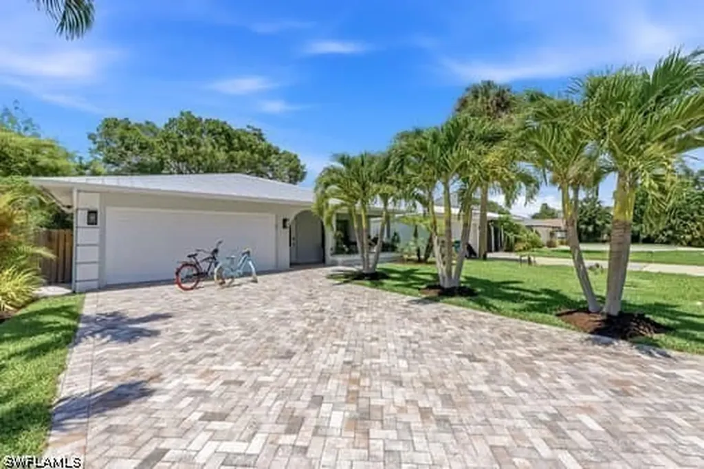 737 91st Avenue N Naples FL 34108