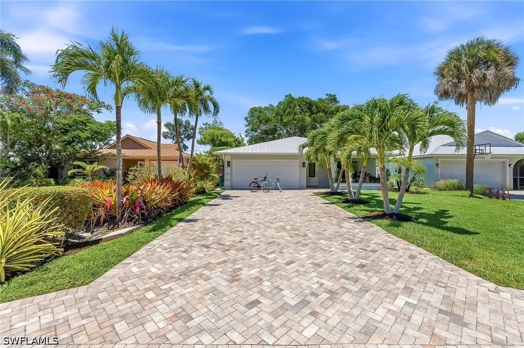 737 91st Avenue N Naples FL 34108