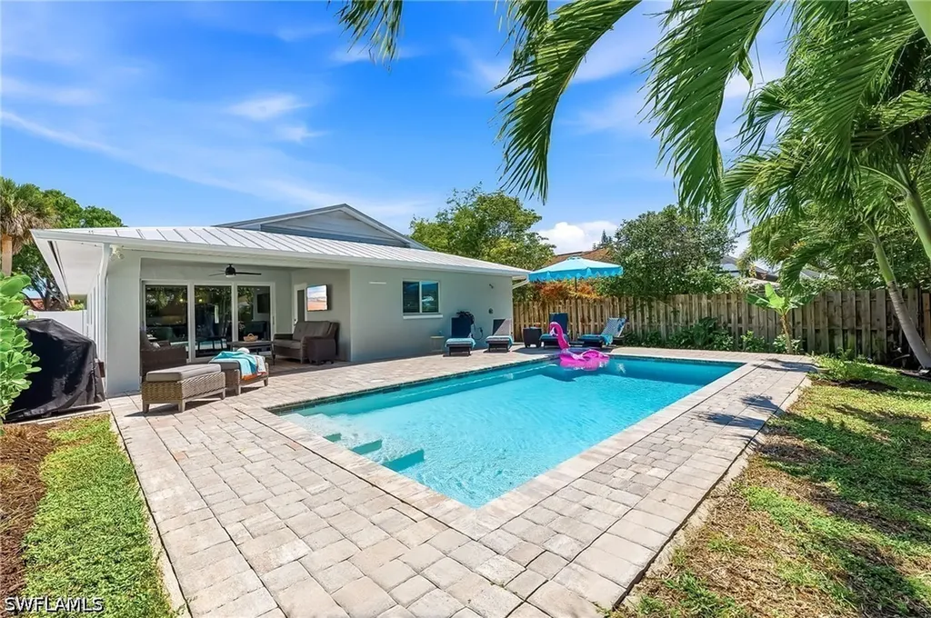 737 91st Avenue N Naples FL 34108
