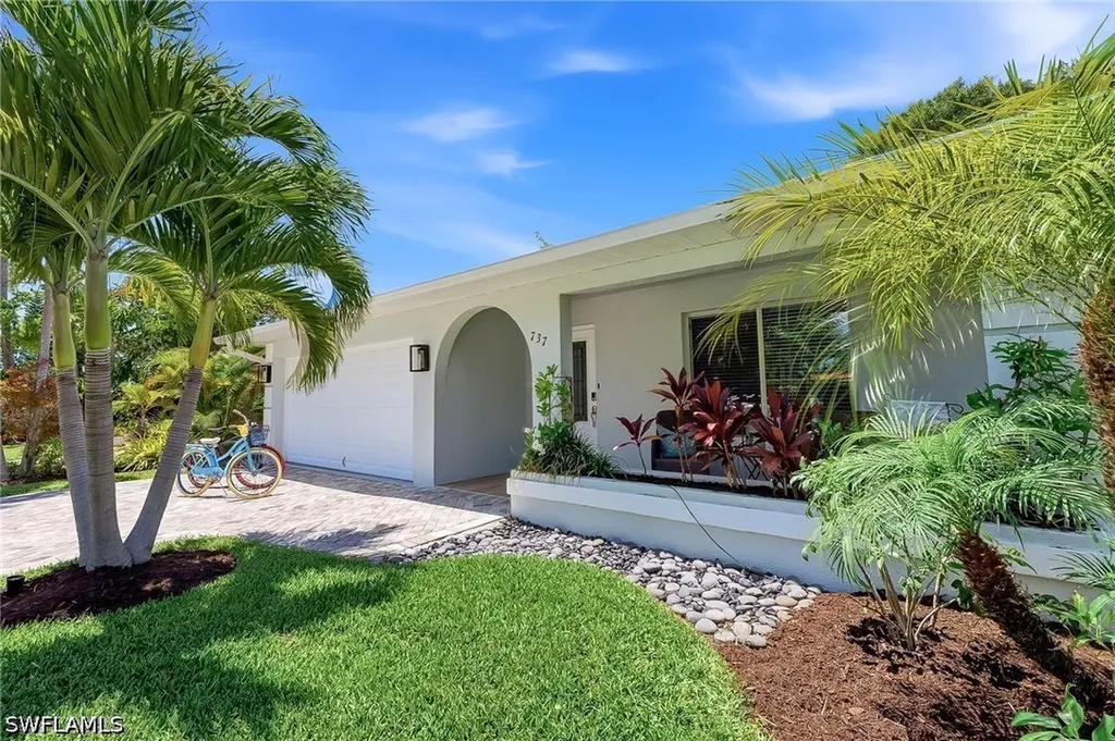 737 91st Avenue N Naples FL 34108