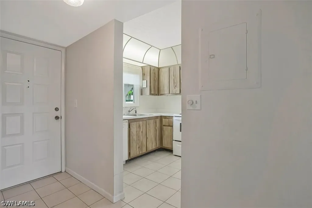 Naples FL, 4306 27TH Court SW, Unit 102