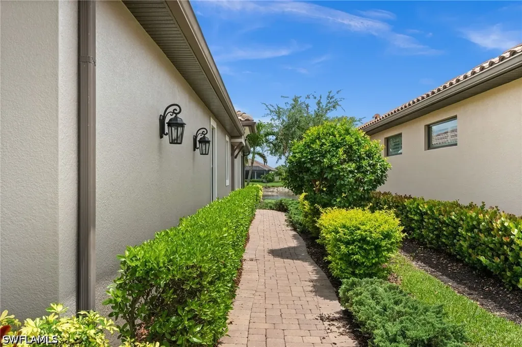 8450 Volaro Way Naples FL 34114