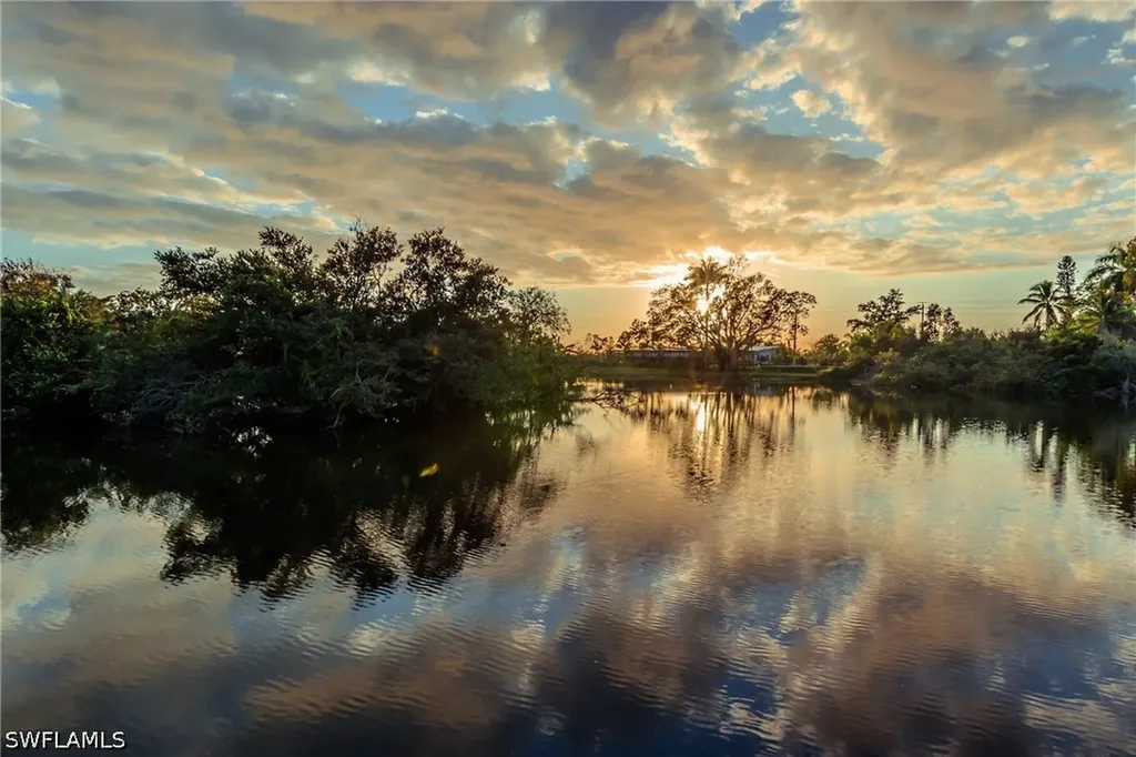 28 Constitution Drive Naples FL 34112