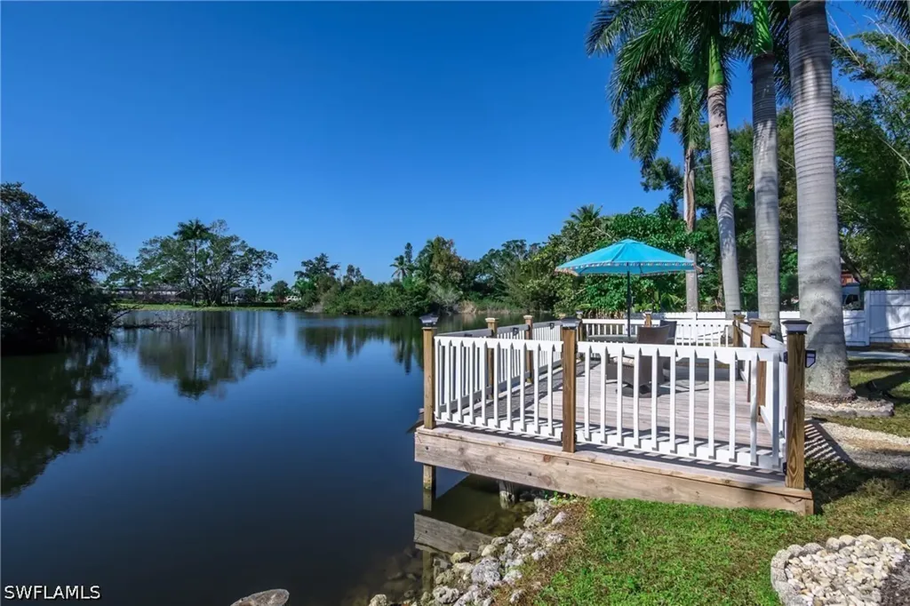 28 Constitution Drive Naples FL 34112