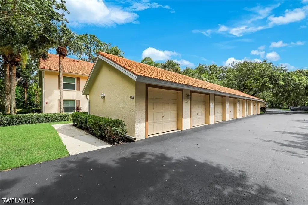 225 Robin Hood Circle Naples FL 34104