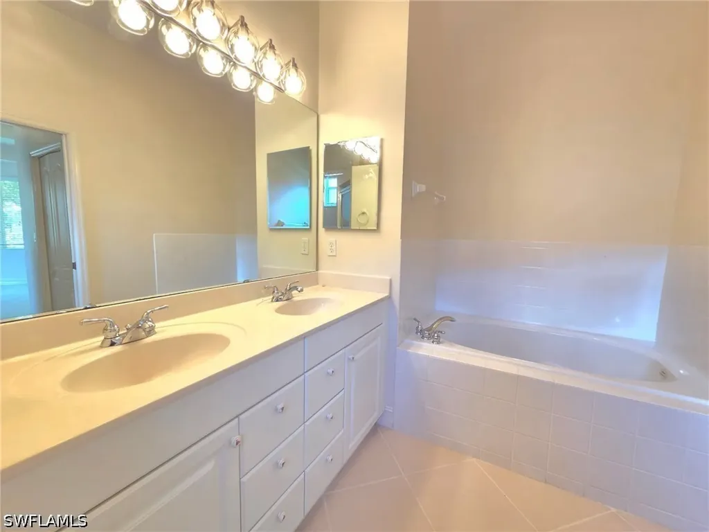 7892 Sanctuary Circle Naples FL 34104