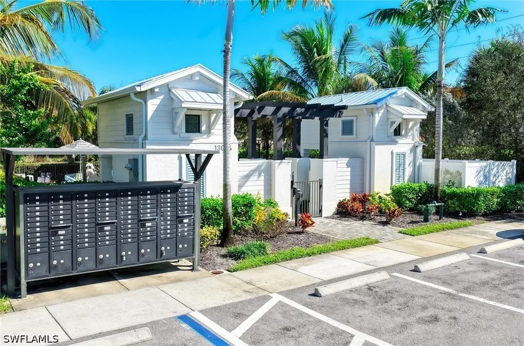 13045 Pembroke Drive Naples FL 34105