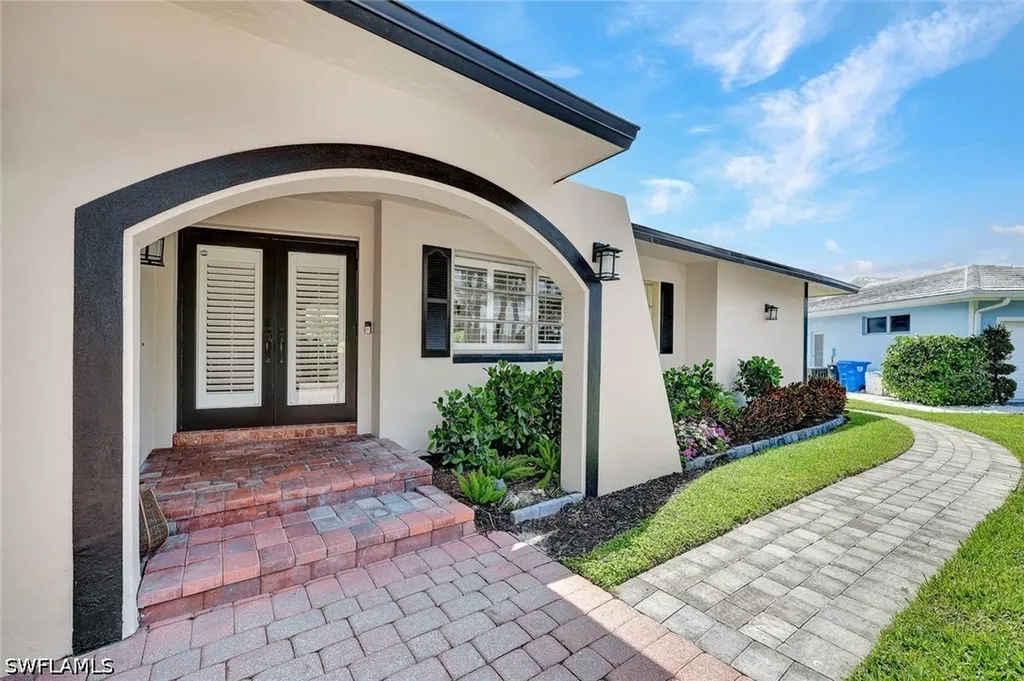 2140 Shad Court Naples FL 34102