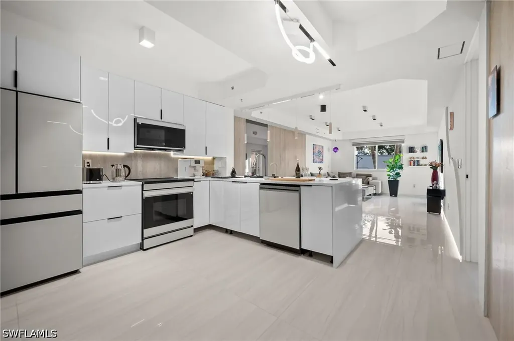 1100 Pine Ridge Road Naples FL 34108