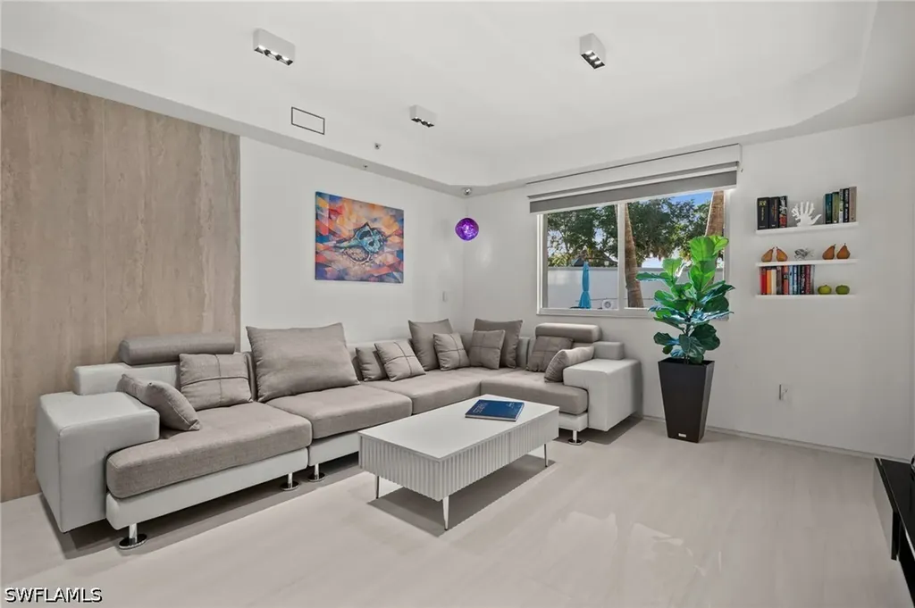 1100 Pine Ridge Road Naples FL 34108