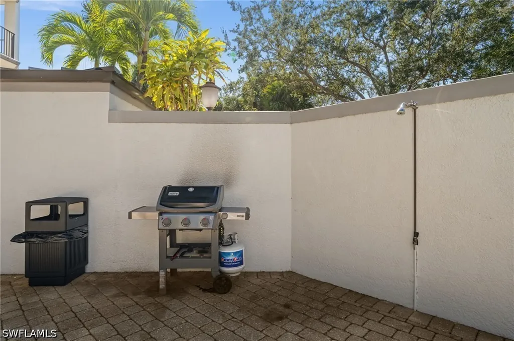 1100 Pine Ridge Road Naples FL 34108