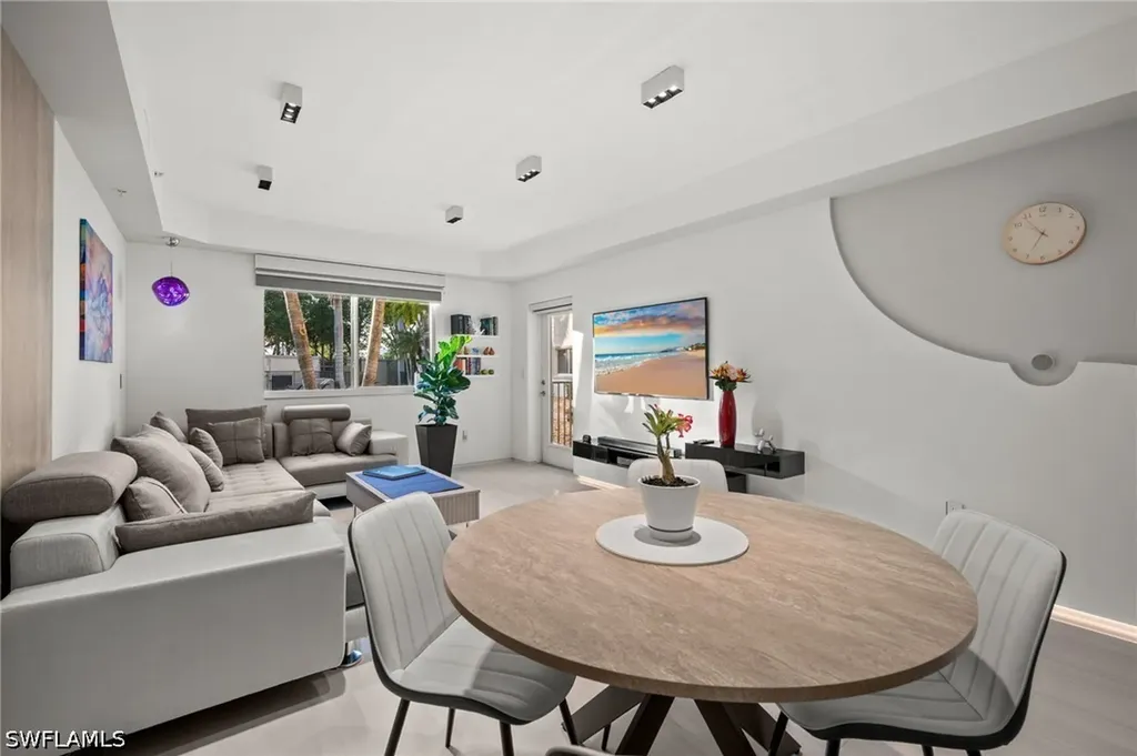 1100 Pine Ridge Road Naples FL 34108