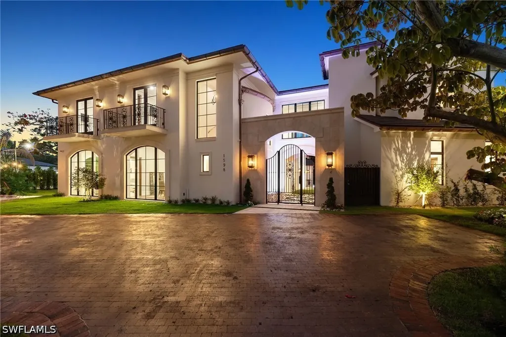 Naples FL, 1598 Nautilus Road