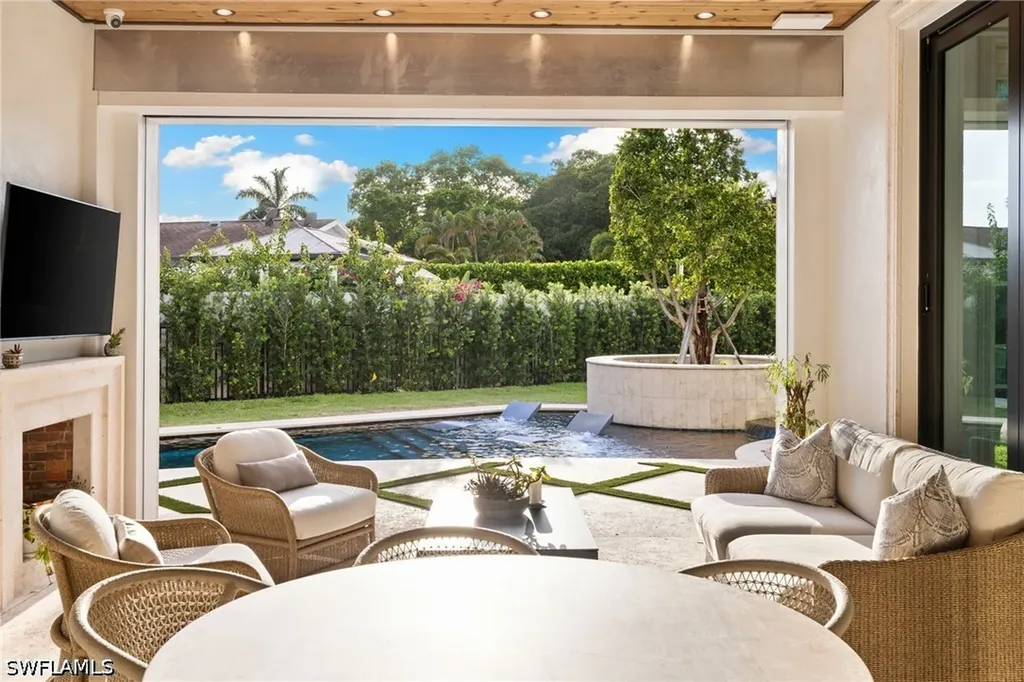 1598 Nautilus Road Naples FL 34102
