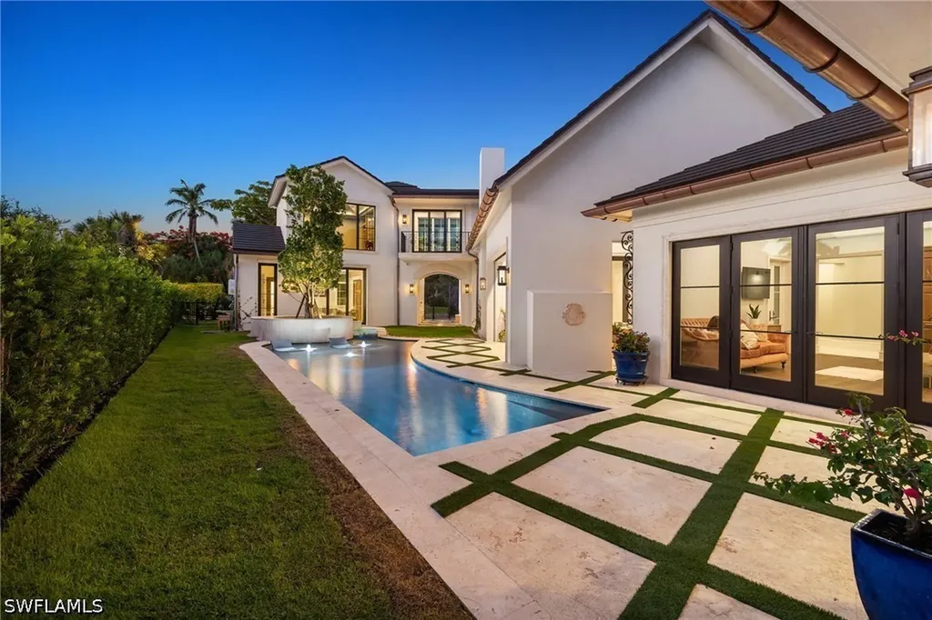 1598 Nautilus Road Naples FL 34102